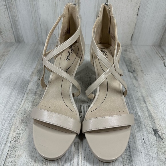 New LIFESTRIDE Masquerade Heeled Sandal In Almond Milk #317 - Picture 2 of 9